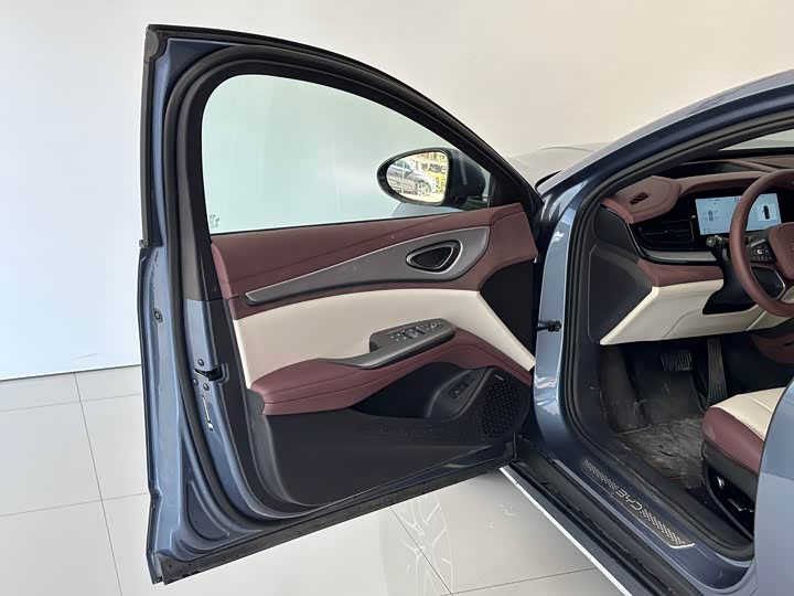 BYD Seal 07 DM-i Hybrid 2025 2025款 智驾版 DM-i 1.5L 125km 尊贵型