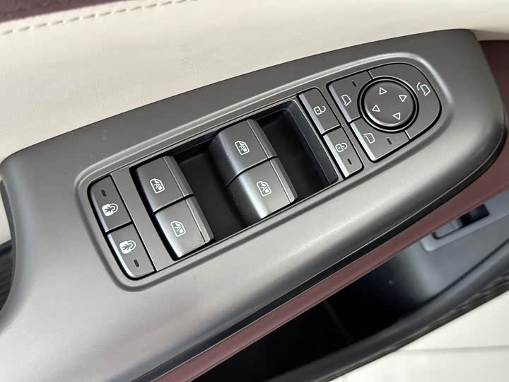 BYD Seal 07 DM-i Hybrid 2025 2025款 智驾版 DM-i 1.5L 125km 尊贵型