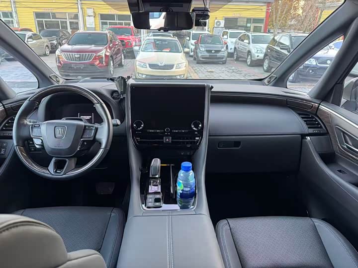 Toyota Vellfire 2024 2024款 皇冠 双擎 2.5L 至尊行政版