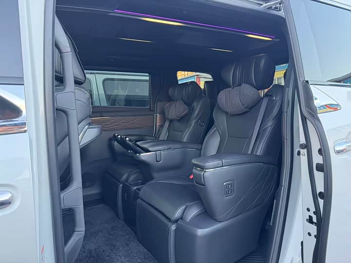 Toyota Vellfire 2024 2024款 皇冠 双擎 2.5L 至尊行政版