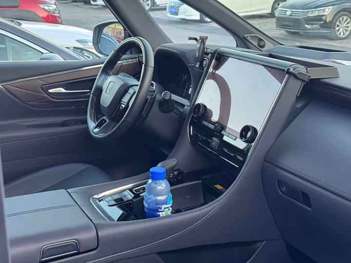 Toyota Vellfire 2024 2024款 皇冠 双擎 2.5L 至尊行政版