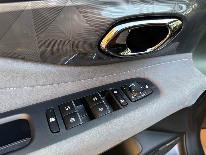 GAC Trumpchi Empow R 2024 2024款 400T 自动 影豹R MAX版