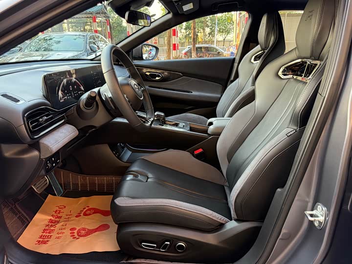 GAC Trumpchi Empow R 2024 2024款 400T 自动 影豹R MAX版