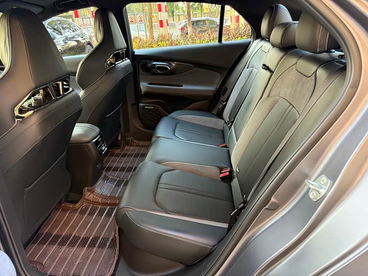 GAC Trumpchi Empow R 2024 2024款 400T 自动 影豹R MAX版