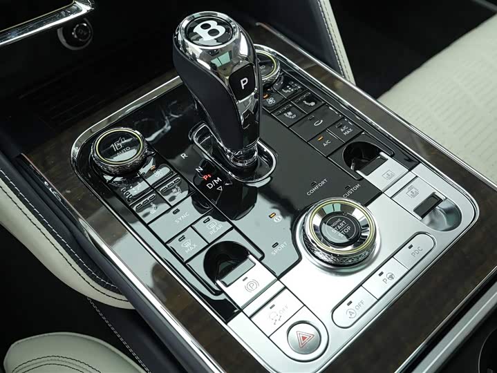 Bentley Flying Spur 2023 2023款 4.0T V8 雅度版