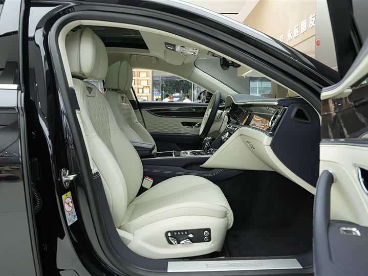 Bentley Flying Spur 2023 2023款 4.0T V8 雅度版