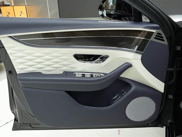 Bentley Flying Spur 2023 2023款 4.0T V8 雅度版