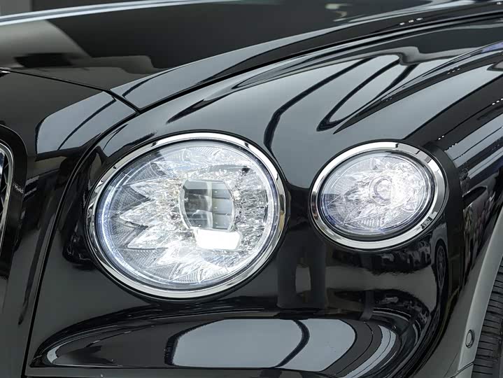 Bentley Flying Spur 2023 2023款 4.0T V8 雅度版