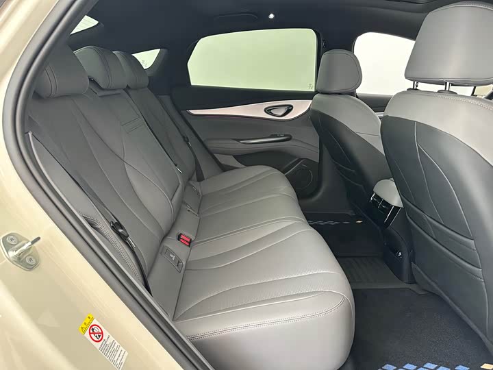 BYD Seal 07 DM-i Hybrid 2025 2025款 智驾版 DM-i 1.5L 125km 尊贵型