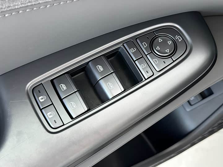 BYD Seal 07 DM-i Hybrid 2025 2025款 智驾版 DM-i 1.5L 125km 尊贵型