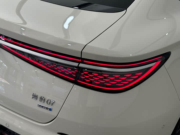 BYD Seal 07 DM-i Hybrid 2025 2025款 智驾版 DM-i 1.5L 125km 尊贵型