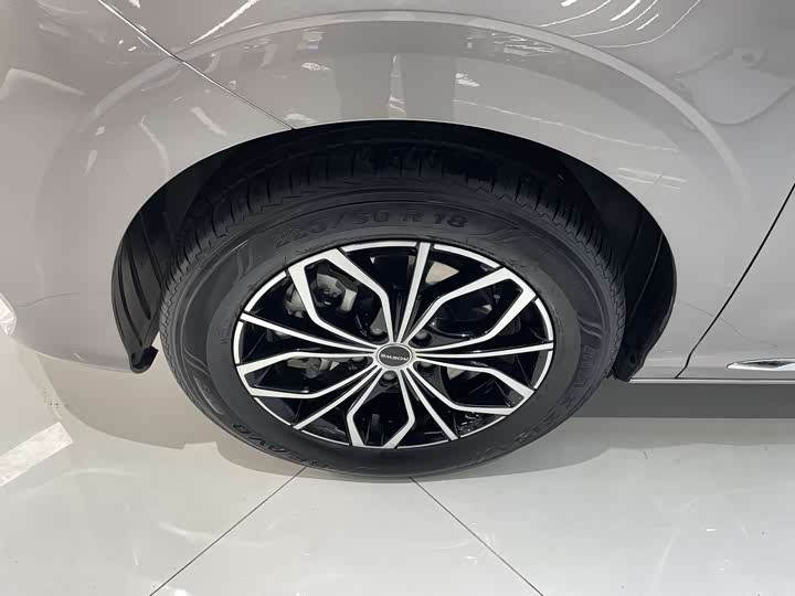 Roewe iMax 8 EV 2025 2025款 1.5T DMH 陆尊奢享版