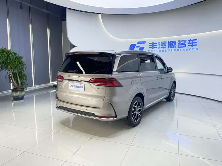 Roewe iMax 8 EV 2025 2025款 1.5T DMH 陆尊奢享版