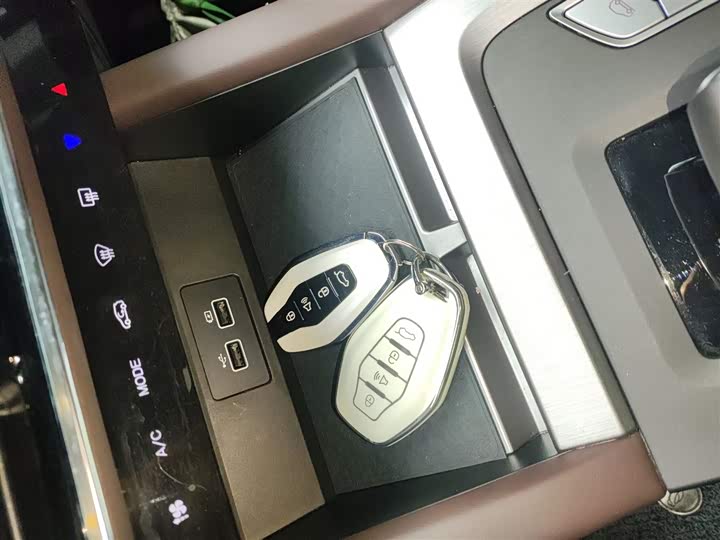 Jetour X90 Plus 2023 2023款 改款 1.6TD DCT别墅 7座