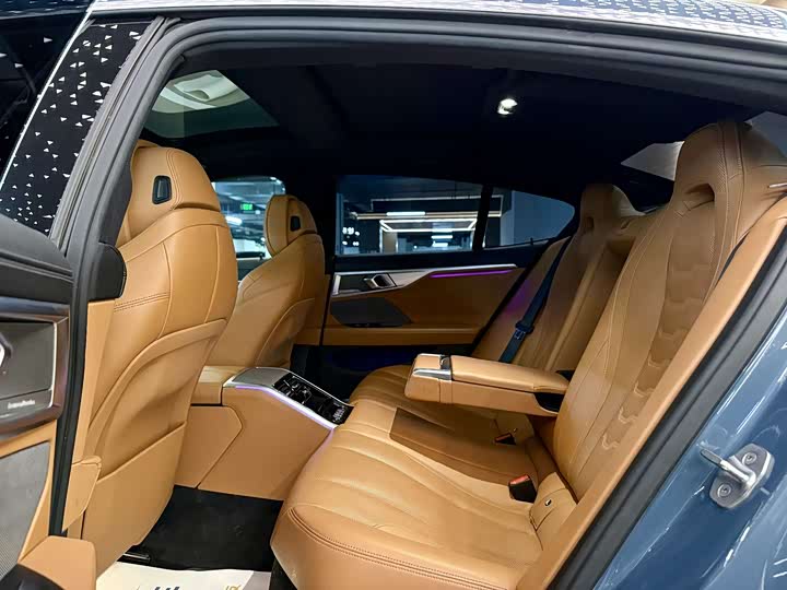 BMW 8 Series 2021 2021款 840i 四门轿跑车 M运动套装