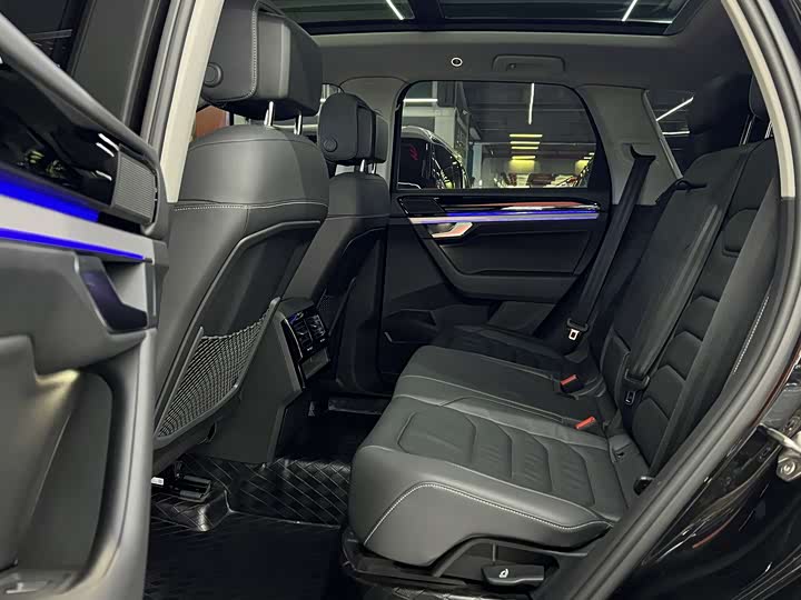 Volkswagen Touareg 2023 2023款 3.0TSI 锐享版 曜黑运动套装