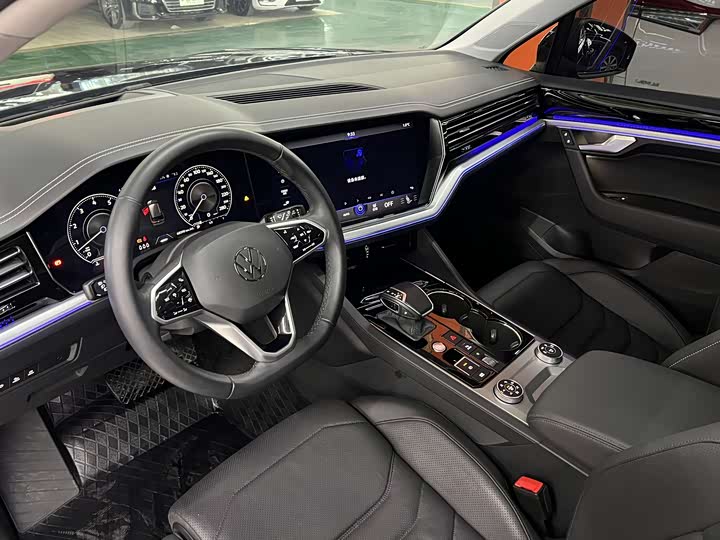 Volkswagen Touareg 2023 2023款 3.0TSI 锐享版 曜黑运动套装
