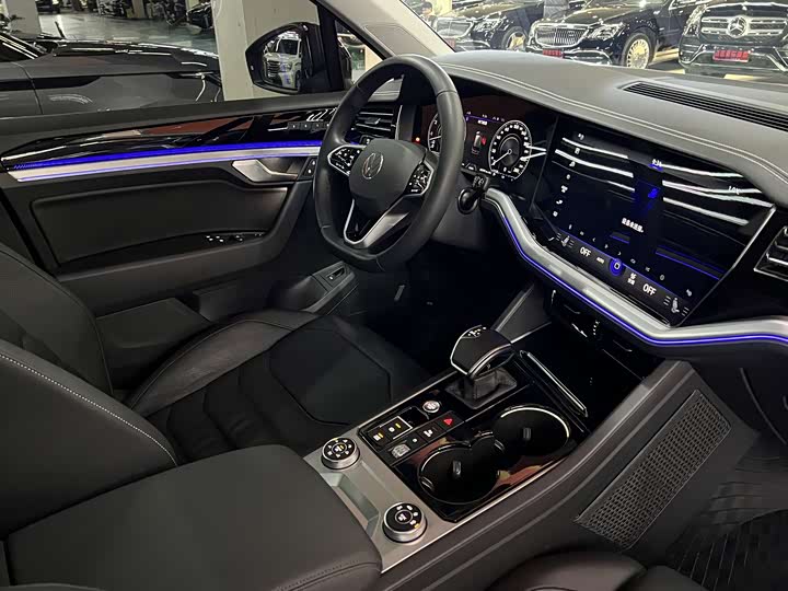 Volkswagen Touareg 2023 2023款 3.0TSI 锐享版 曜黑运动套装