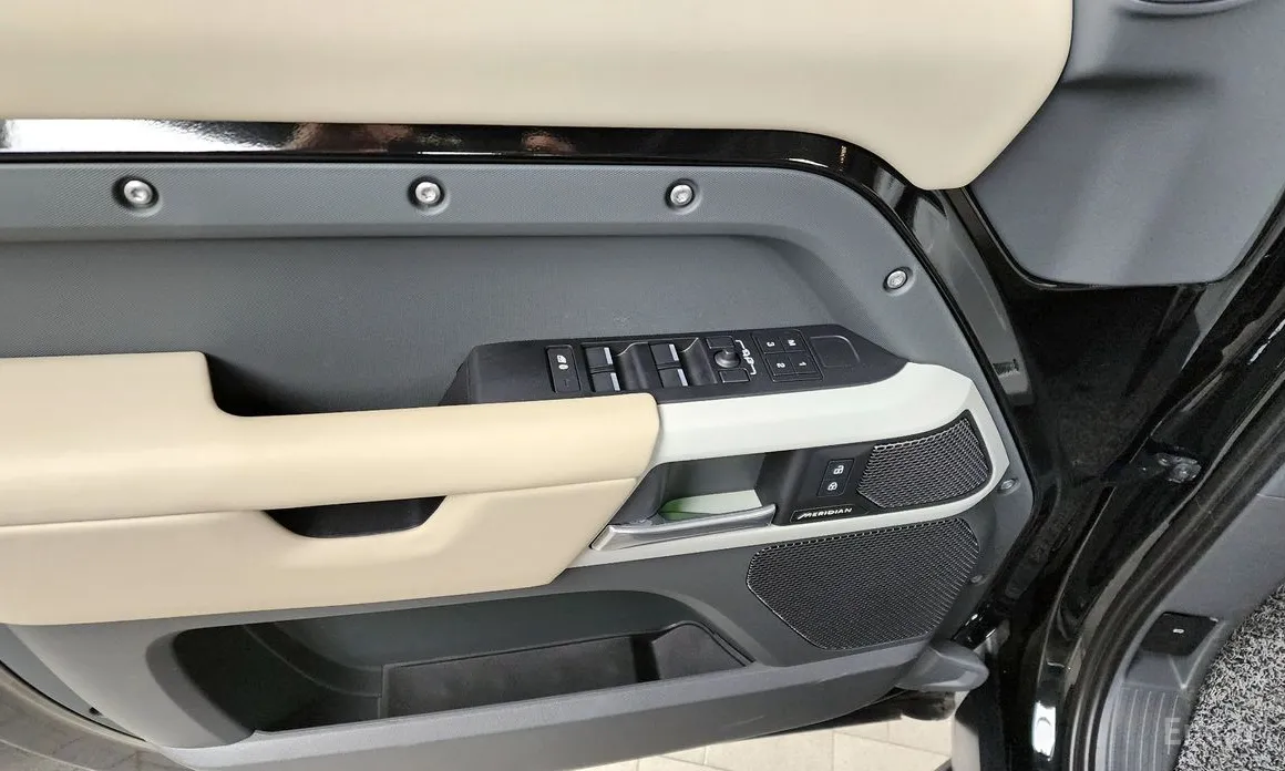 Land Rover Defender 2020 110 D250 SE