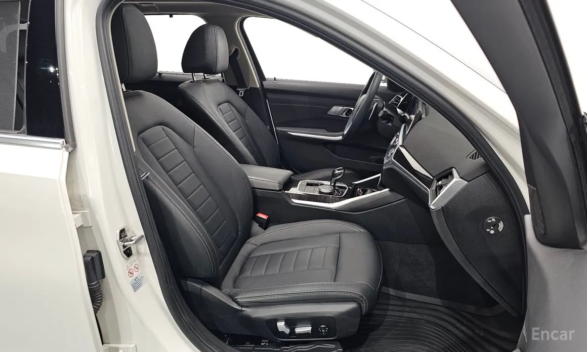 BMW 3 Series 2019 320i Touring Luxury