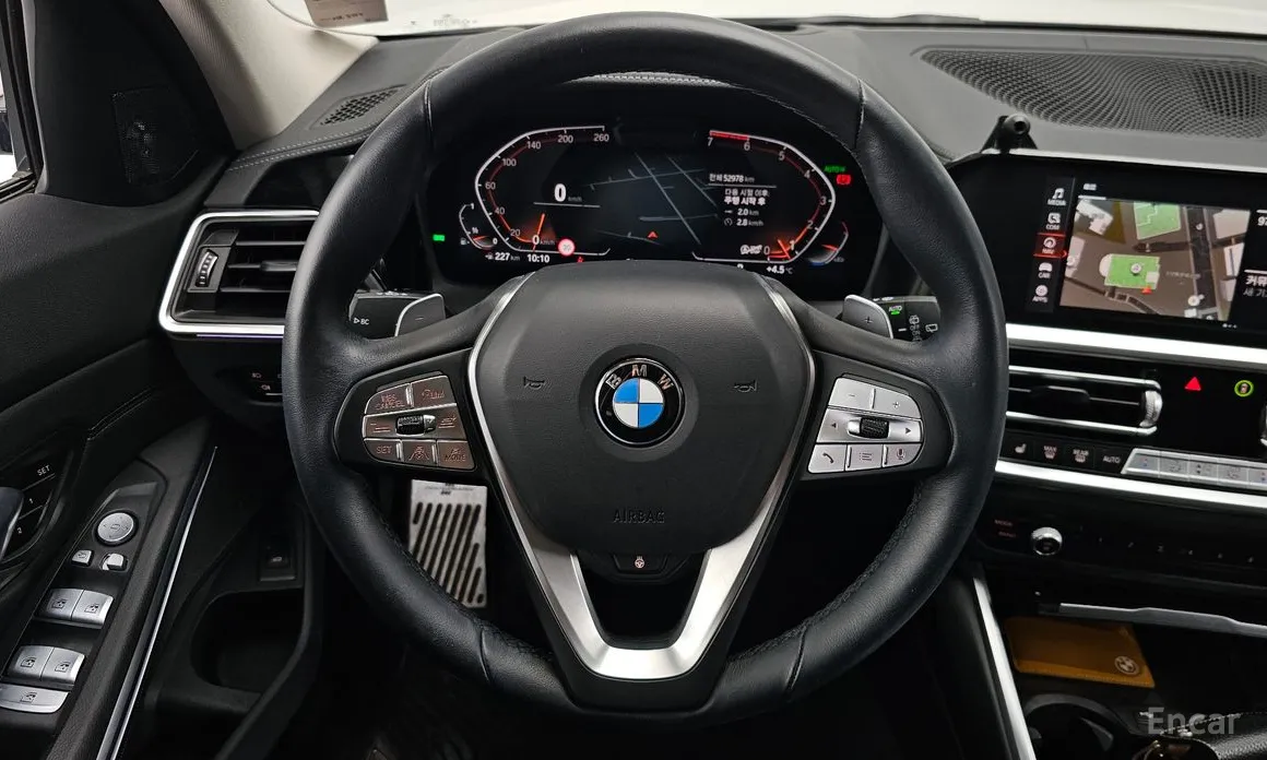 BMW 3 Series 2019 320i Touring Luxury