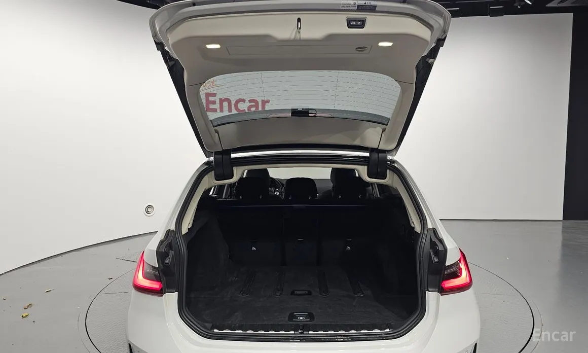 BMW 3 Series 2019 320i Touring Luxury