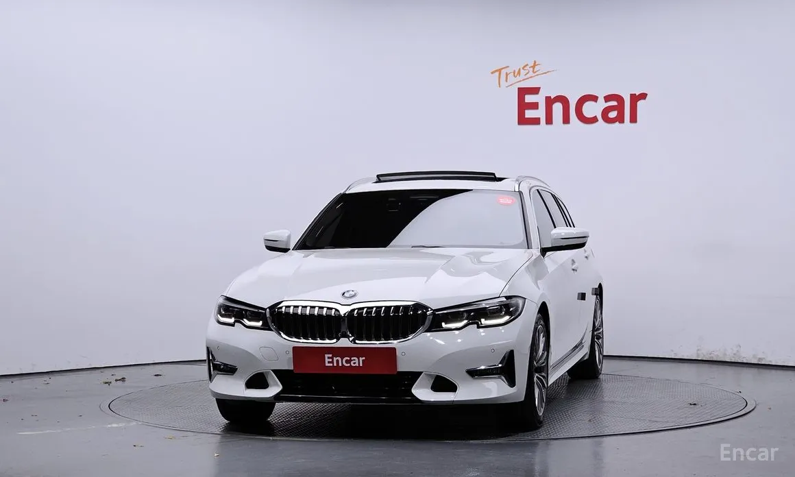 BMW 3 Series 2019 320i Touring Luxury
