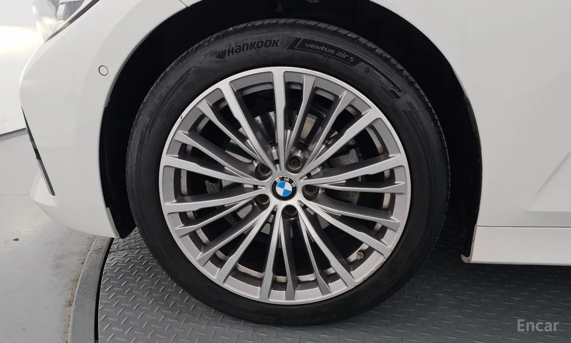 BMW 3 Series 2019 320i Touring Luxury