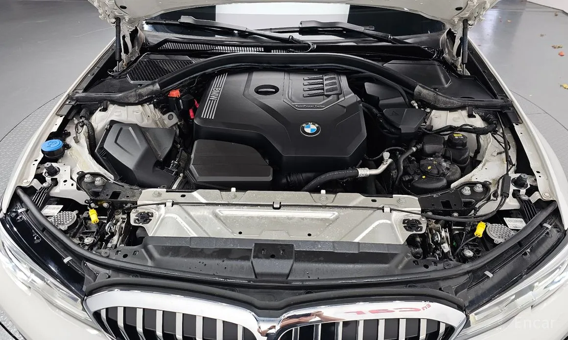 BMW 3 Series 2019 320i Touring Luxury