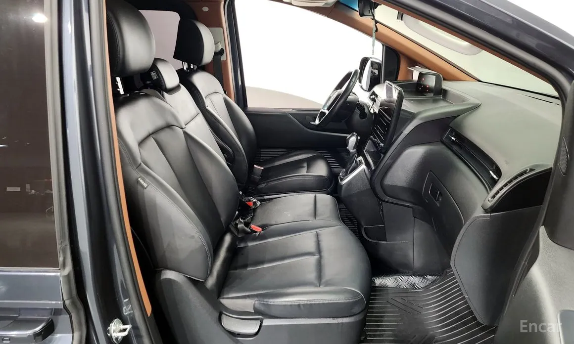 Hyundai Staria 2021 4WD Tourer 9-Seater