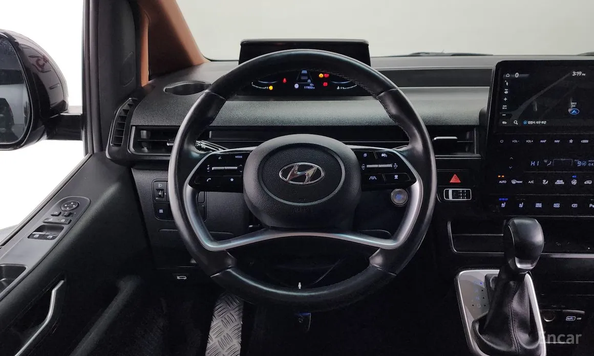 Hyundai Staria 2021 4WD Tourer 9-Seater