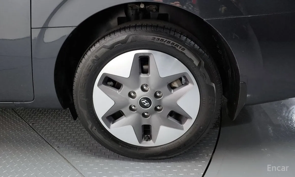 Hyundai Staria 2021 4WD Tourer 9-Seater