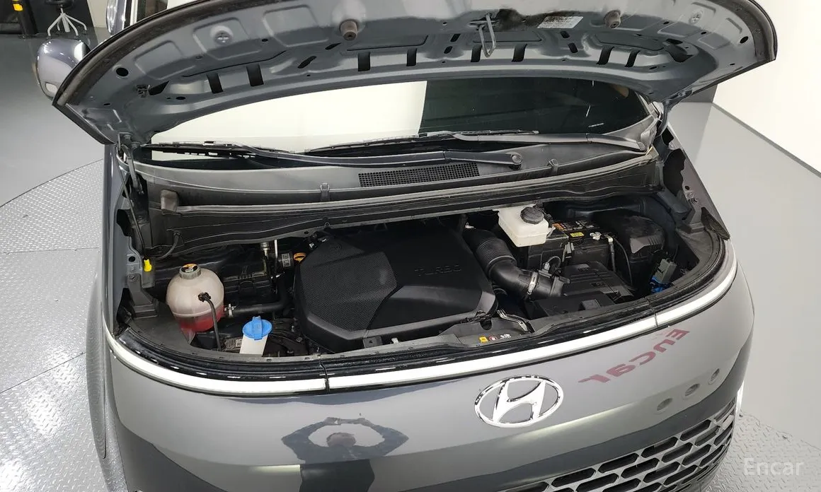 Hyundai Staria 2021 4WD Tourer 9-Seater