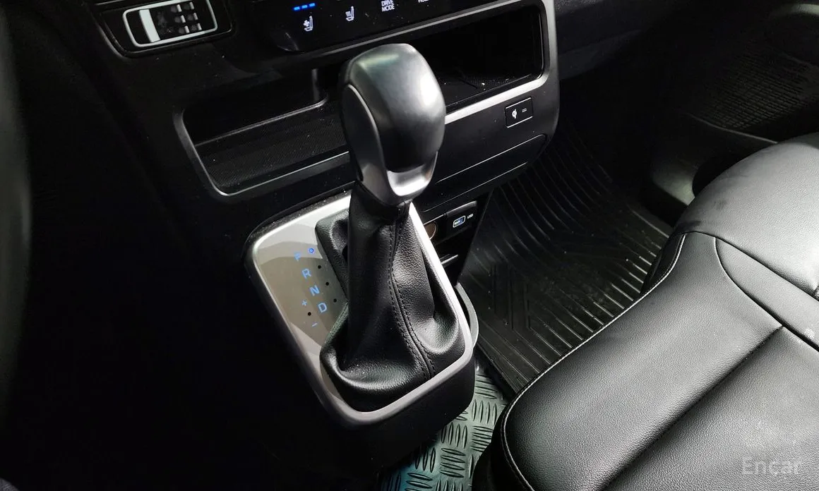 Hyundai Staria 2021 4WD Tourer 9-Seater