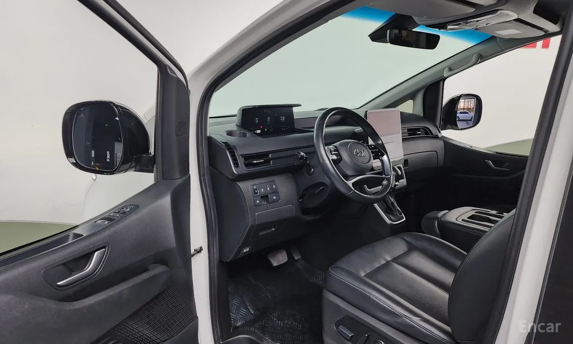 Hyundai Staria 2021 4WD Tourer 11-Seater