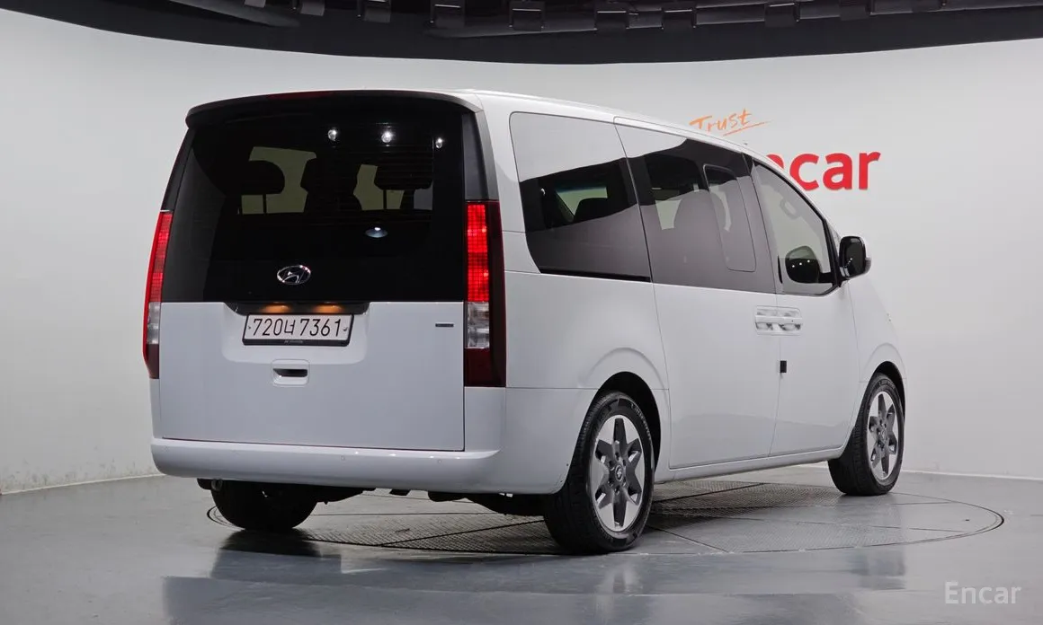 Hyundai Staria 2021 4WD Tourer 11-Seater