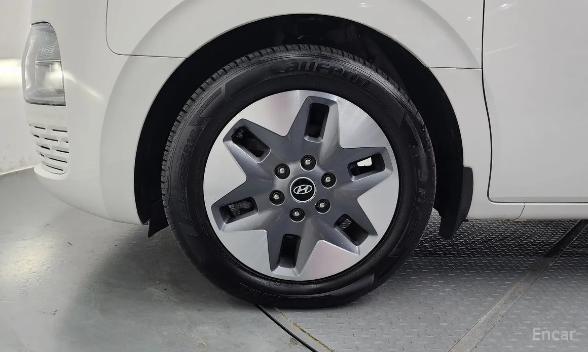 Hyundai Staria 2021 4WD Tourer 11-Seater