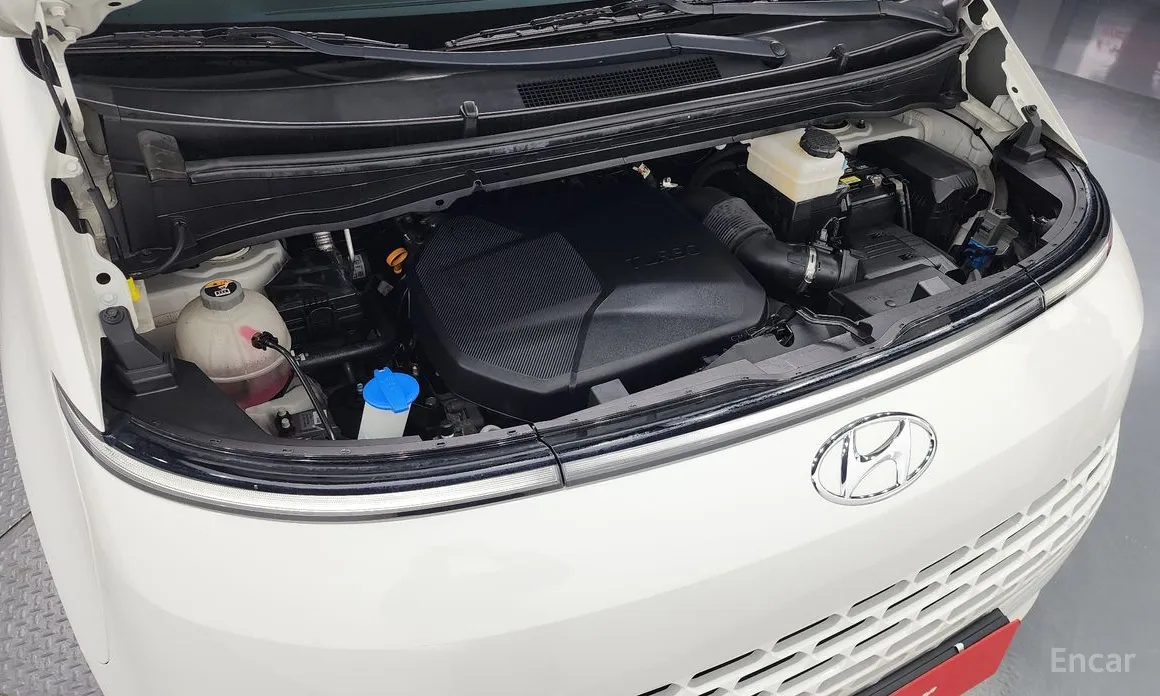 Hyundai Staria 2021 4WD Tourer 11-Seater