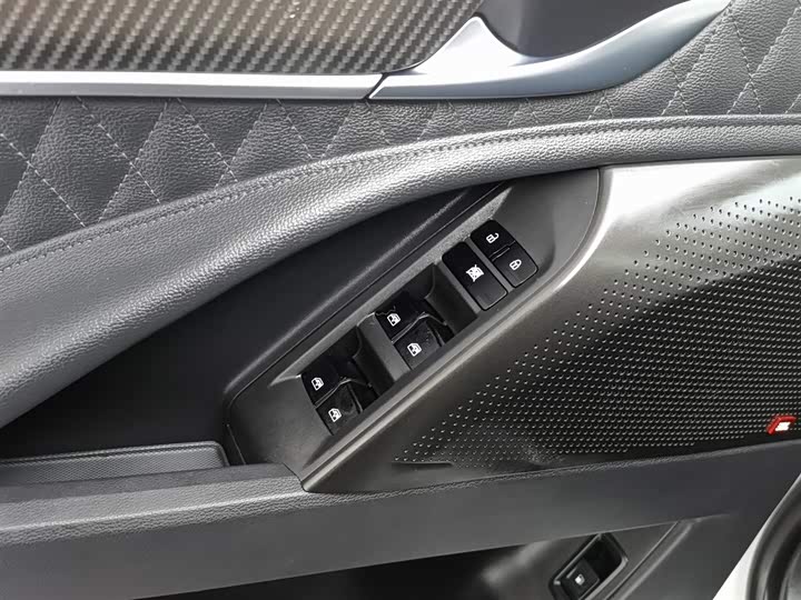 Maxus D90 Pro 2020 2020款 2.0T 柴油四驱畅享版 7座