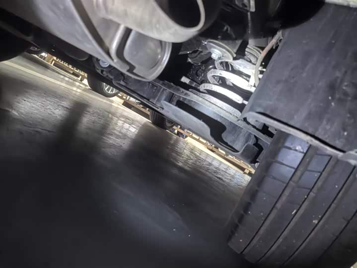 Geely Monjaro 2025 2025款 东方曜 2.0TD 自动四驱望月版