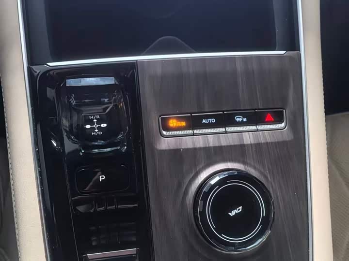 Geely Monjaro 2025 2025款 东方曜 2.0TD 自动四驱望月版