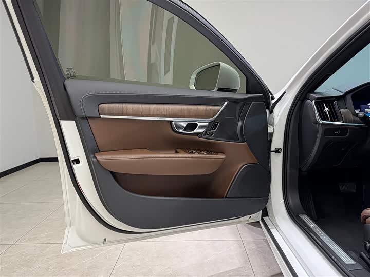 Volvo S90 2025 2025款 B5 智远豪华版