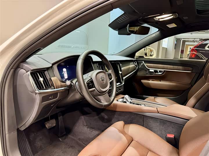 Volvo S90 2025 2025款 B5 智远豪华版