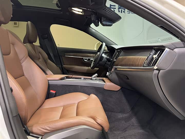Volvo S90 2025 2025款 B5 智远豪华版