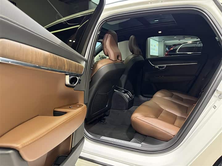 Volvo S90 2025 2025款 B5 智远豪华版