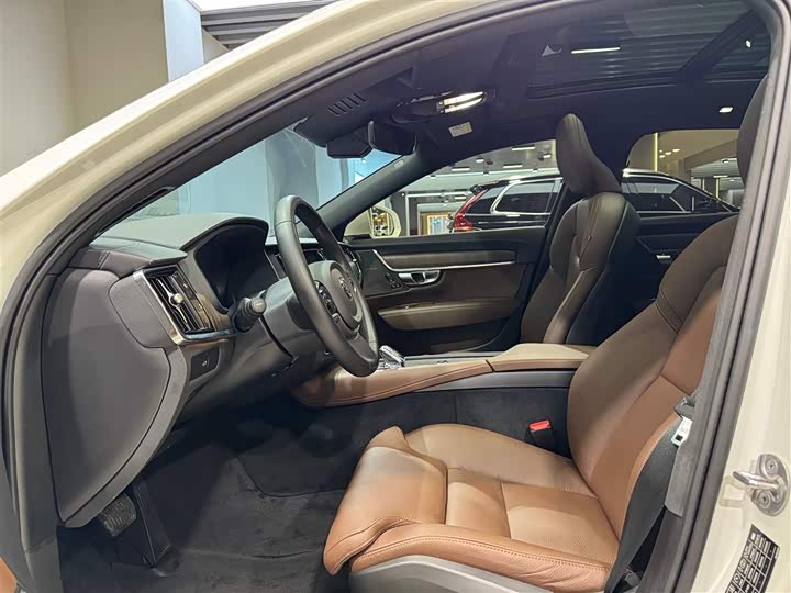 Volvo S90 2025 2025款 B5 智远豪华版