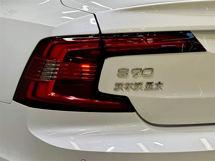 Volvo S90 2025 2025款 B5 智远豪华版