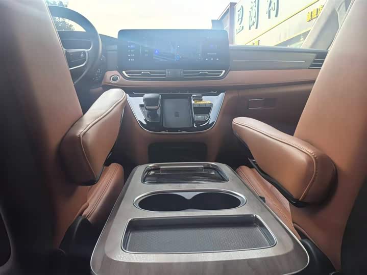 Hongqi HQ9 2023 2023款 2.0T 智联旗韵版