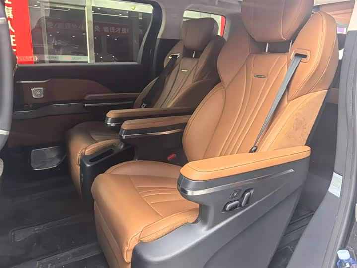 Hongqi HQ9 2023 2023款 2.0T 智联旗韵版