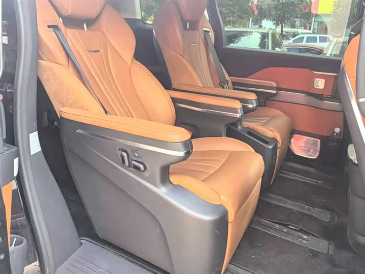 Hongqi HQ9 2023 2023款 2.0T 智联旗韵版